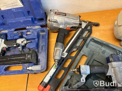 4 st spikpistoler & kompressor