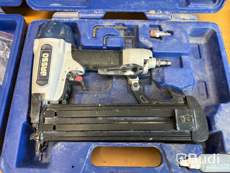 4 st spikpistoler & kompressor