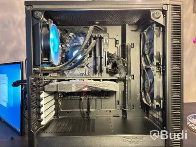 Kraftfull dator med dubbla skärmar
