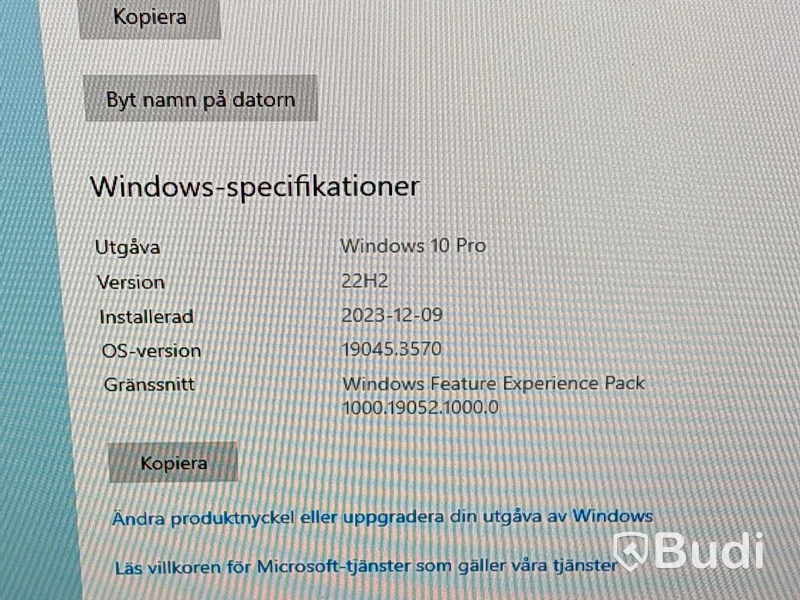 Kraftfull dator med dubbla skärmar
