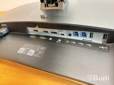 Dell UltraSharp 34-tums curved monitor.