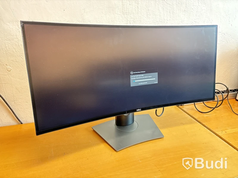 Dell UltraSharp 34-tums curved monitor.
