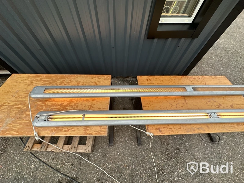 2 st lysrörsarmaturer 320 cm.