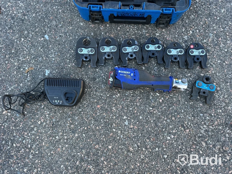 Pressmaskin Geberit med pressbackar