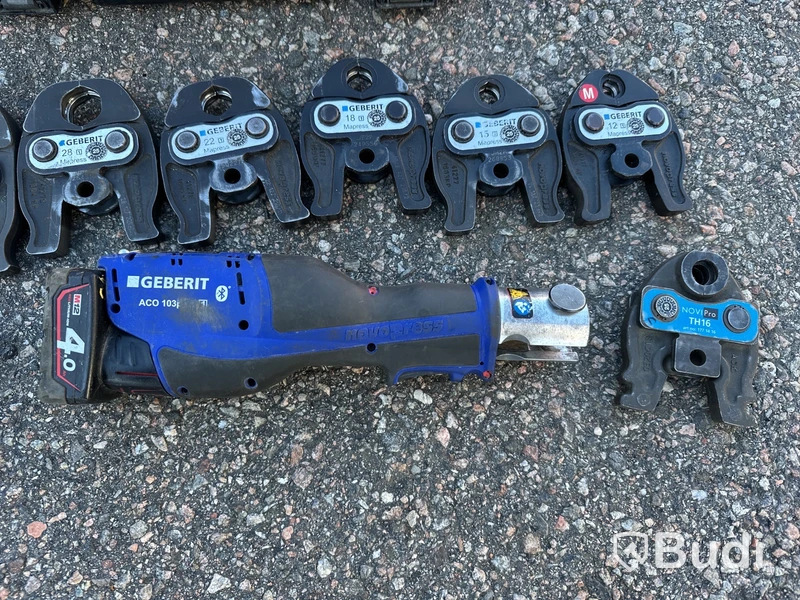 Pressmaskin Geberit med pressbackar