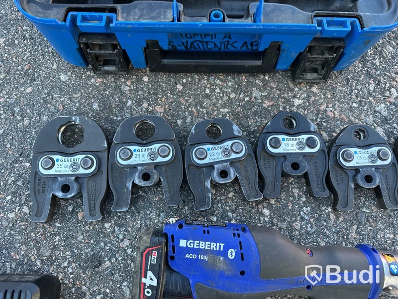 Pressmaskin Geberit med pressbackar