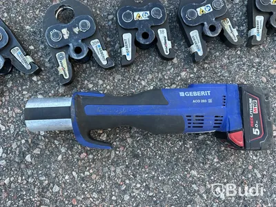 Pressmaskin Geberit med presbackar