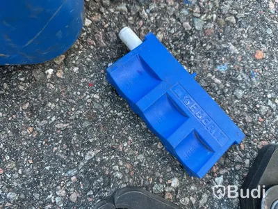 Pressmaskin Geberit med presbackar
