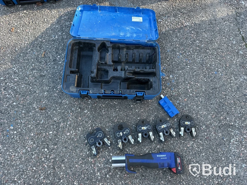Pressmaskin Geberit med presbackar