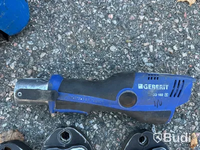 Pressmaskin Geberit med pressbackar