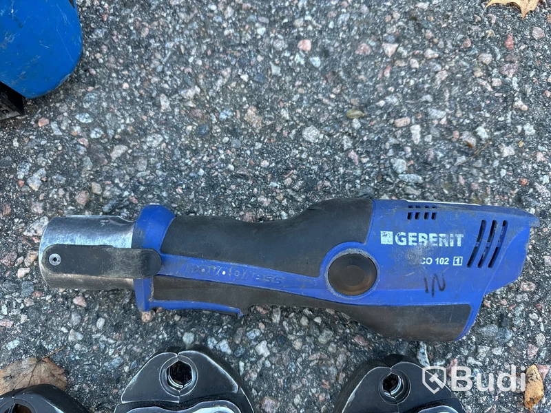 Pressmaskin Geberit med pressbackar