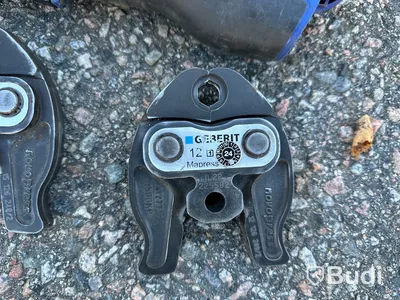 Pressmaskin Geberit med pressbackar