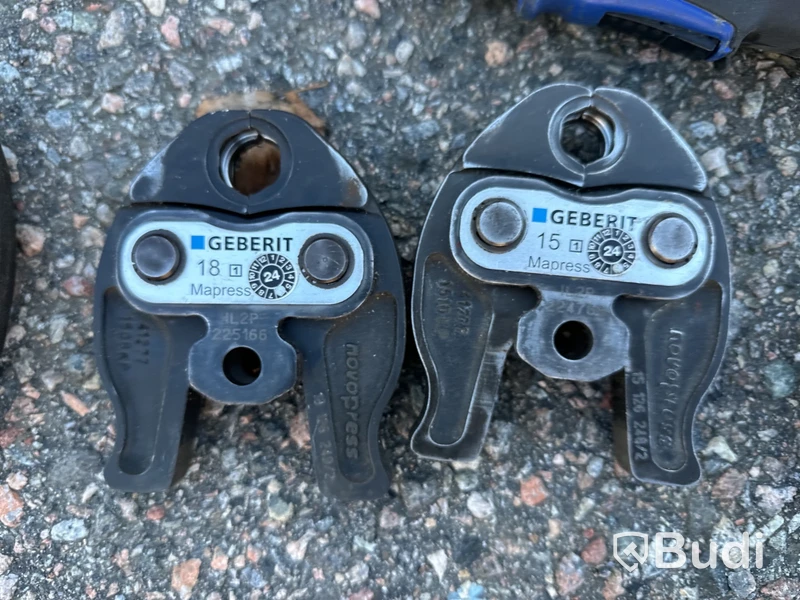 Pressmaskin Geberit med pressbackar