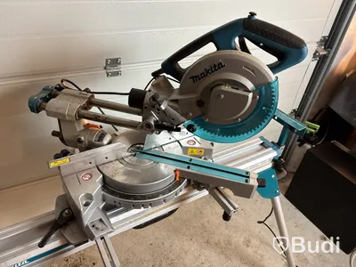 Kap-& gersåg Makita LS0815FL med stativ.