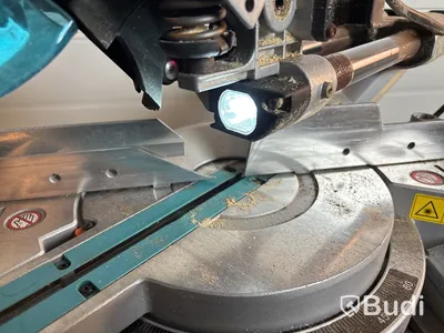 Kap-& gersåg Makita LS0815FL med stativ.
