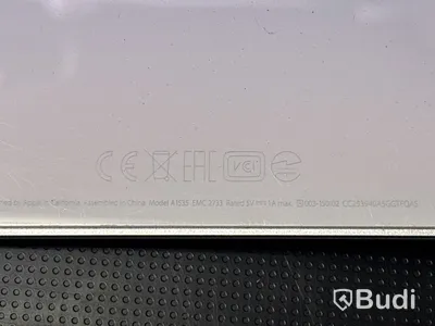 Mac Mini med tangentbord och pekplatta.