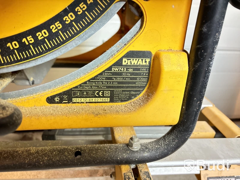 Bordssåg med stativ DeWalt