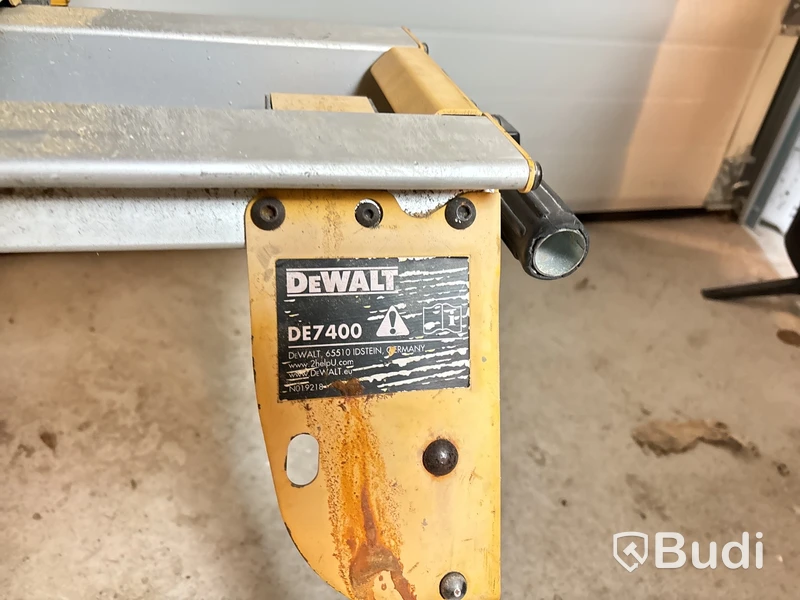 Bordssåg med stativ DeWalt