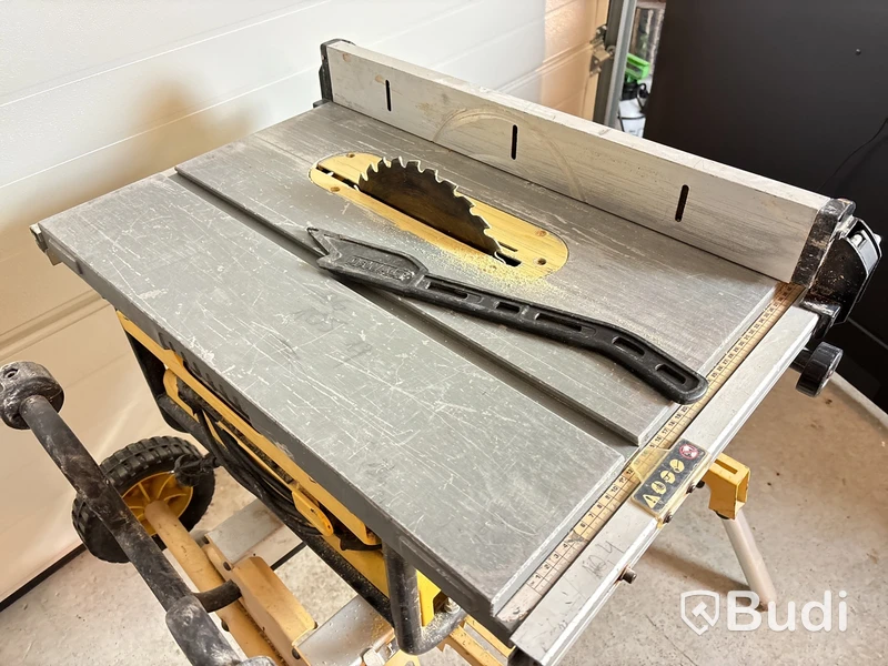 Bordssåg med stativ DeWalt