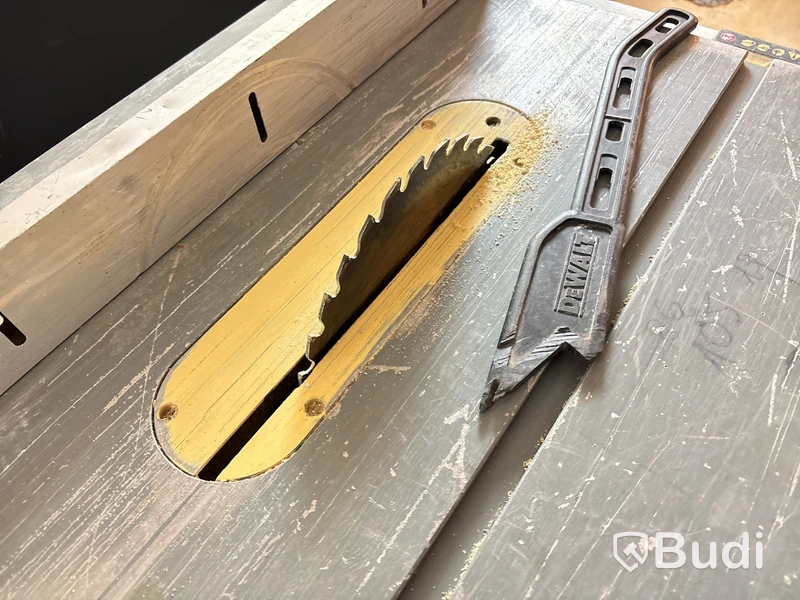 Bordssåg med stativ DeWalt