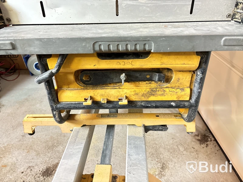 Bordssåg med stativ DeWalt