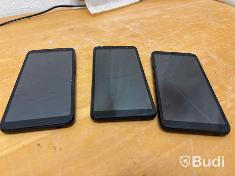 3 st TCL T431D smartphones