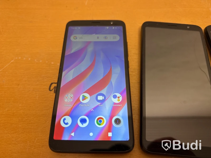 3 st TCL T431D smartphones