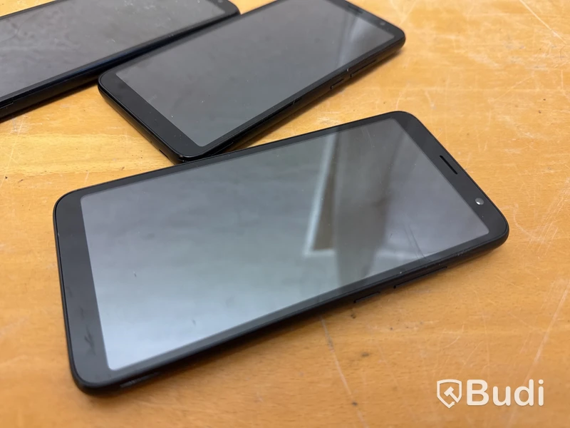 3 st TCL T431D smartphones
