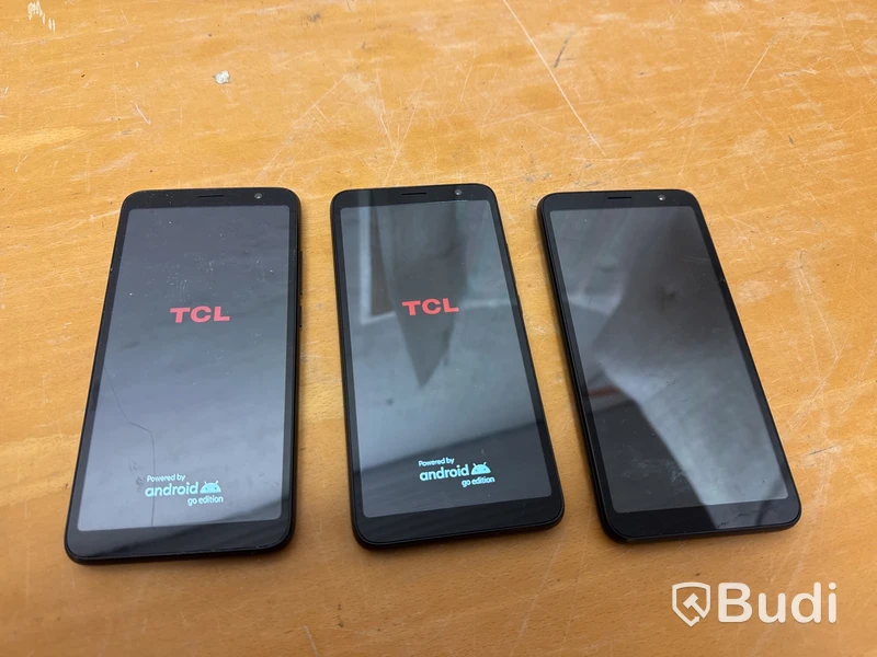 3 st TCL T431D smartphones