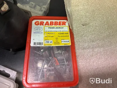 Skruvdragare, lampor, tvingar, kabel m.m.