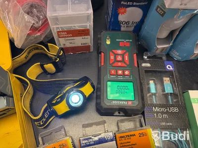 Skruvdragare, lampor, tvingar, kabel m.m.