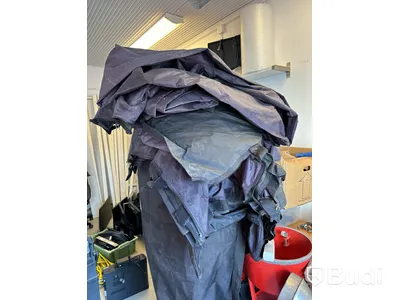 Zip up-tält med väggar.