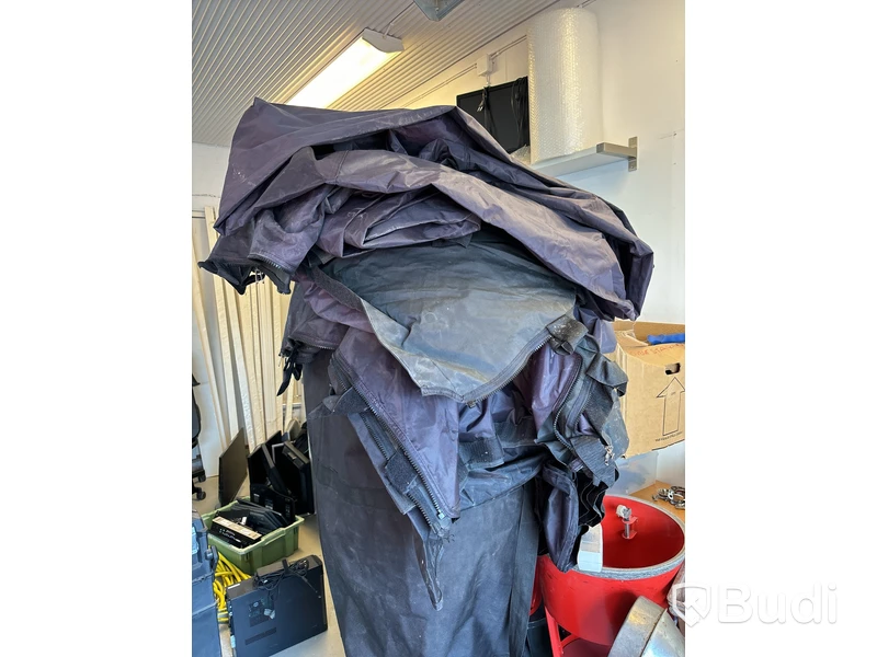 Zip up-tält med väggar.