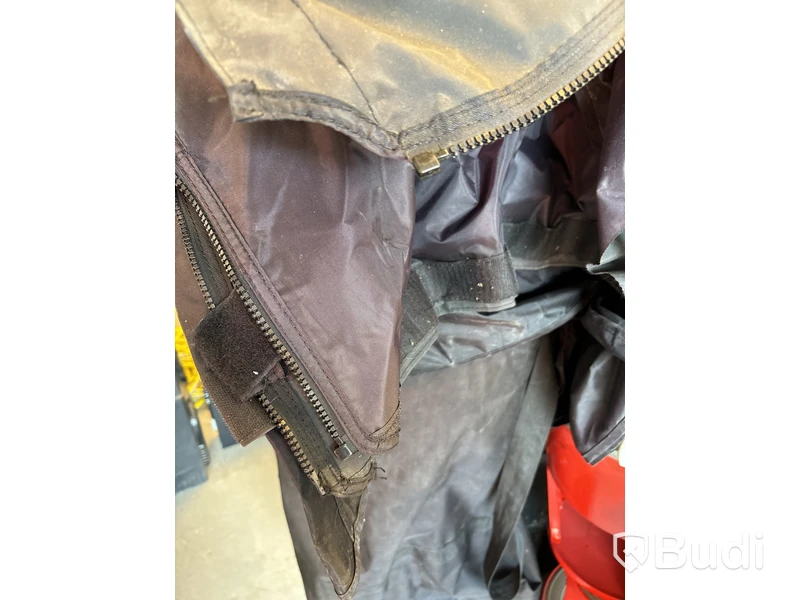 Zip up-tält med väggar.