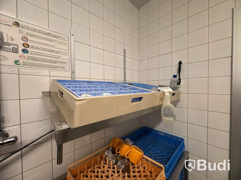 Diskmaskin Wexiödisk med bänkar och hyllor