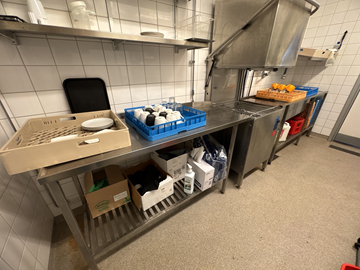 Diskmaskin Wexiödisk med bänkar och hyllor