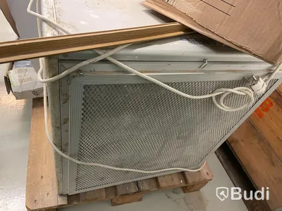 Ventilationstrumma och div. byggtillbehör. Oklar funktion.