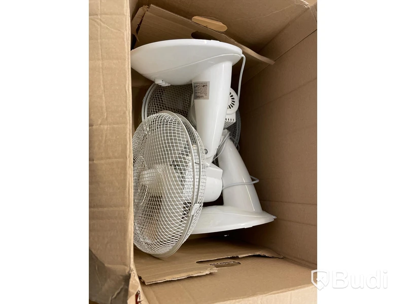 Ventilationstrumma och div. byggtillbehör. Oklar funktion.