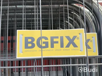 Parti m. stängsel/byggram ca. 28 st inkl. kopplingsöglor ca. 28 st. I ställ.