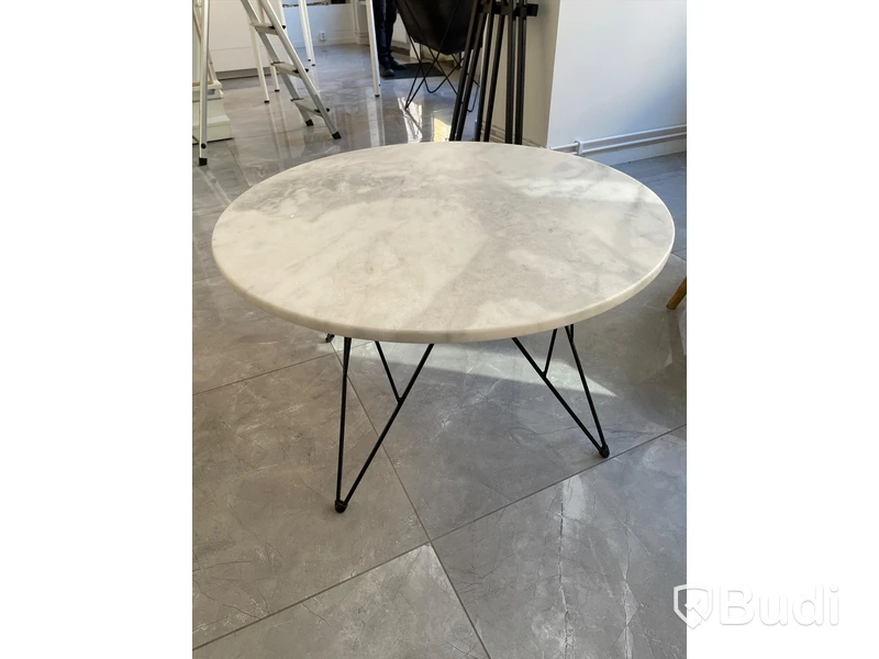 Bord med marmorskiva 80 cm i diameter