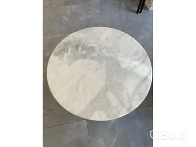 Bord med marmorskiva 80 cm i diameter