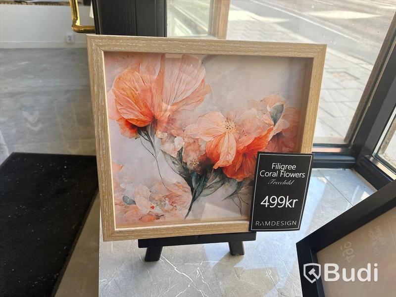 Tavla inramad print Filigree Coral Flowers Freechild. Ord. pris 499 kr. Mått ca 30x30 cm