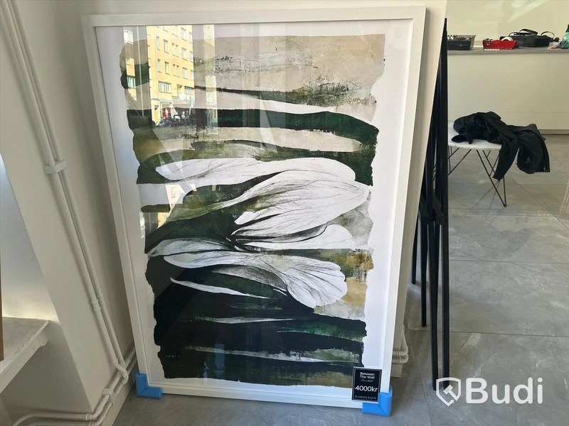 Tavla inramad print, Between the Wall. Freechild, Ord. pris 4000 kr. Mått: 94x137 cm