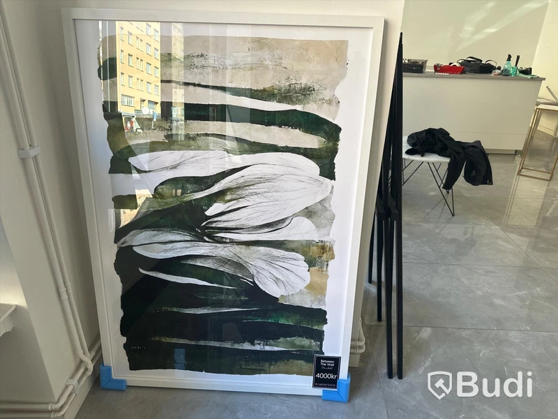 Tavla inramad print, Between the Wall. Freechild, Ord. pris 4000 kr. Mått: 94x137 cm