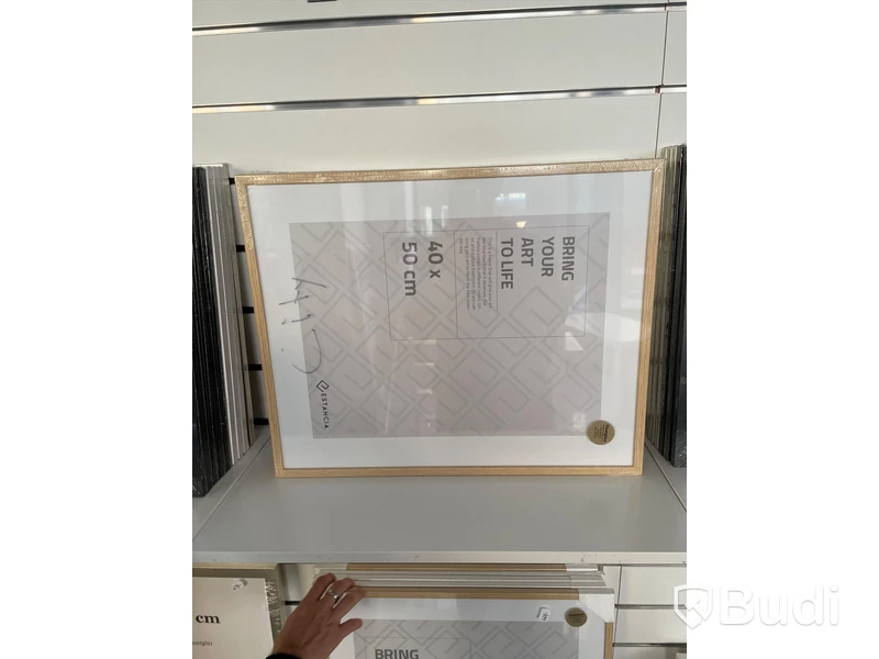 11 st tavelramar 40x50 cm, 4 st träfärgade, 3 st vita, 3 st svarta samt 1 st guldig, Alla med Floatglass