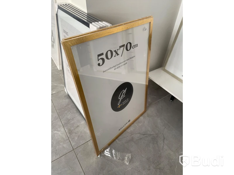 2 st tavelramar 50x70 cm guldiga, ord. pris 479 kr/st
