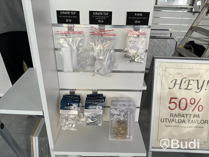 Div produkter på butiksställ