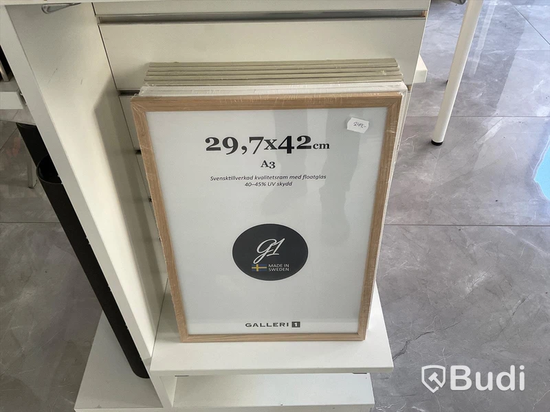 Div produkter på butiksställ