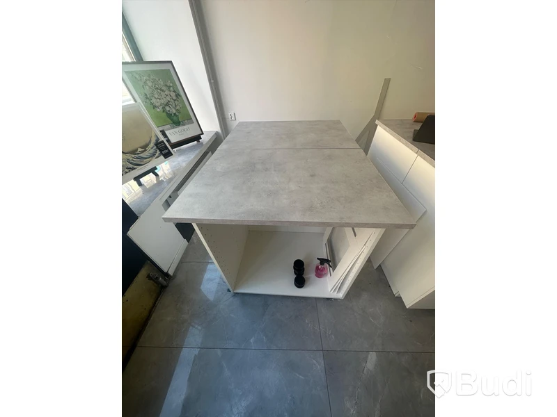2 st rullbara arbetsbord med förvaring. Bredd 92 cm, djup 63 cm.