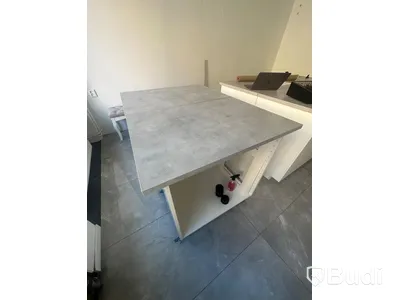 2 st rullbara arbetsbord med förvaring. Bredd 92 cm, djup 63 cm.